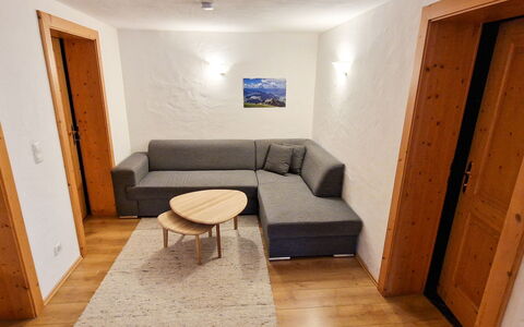 Hopfgarten im Brixental 696: Piso, Madera, Suelo, Mueble, Diseño De Interiores, Sofá, Suelos De Madera, Habitación, Sala, Manchas De Madera