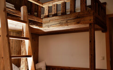 Kaiserchalet: Mueble, Cama, Litera, Madera, Habitación, Diseño De Interiores, Suelo, Piso, Lecho, Habitación