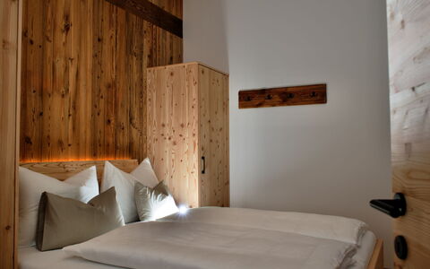 Kaiserchalet: Madera, Habitación, Manchas De Madera, Madera Dura, Lecho, Tablón, Marco De La Cama, Cama, Sábana, Madera Contrachapada