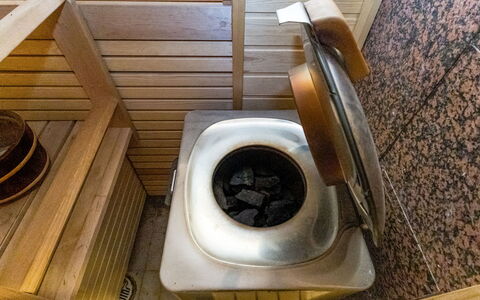 Hakojärventie 3B: Asiento Del Baño, Plomería, Baño, Baño, Arreglo De Tubería, Madera Dura, Manchas De Madera