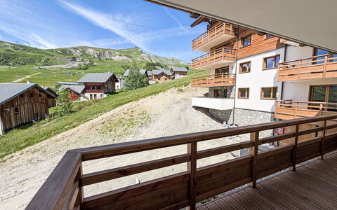 Le Caprice Blanc: Departamento, Balcón, Manchas De Madera, Maderas, Tablón, Pueblo De Montaña, Hotel