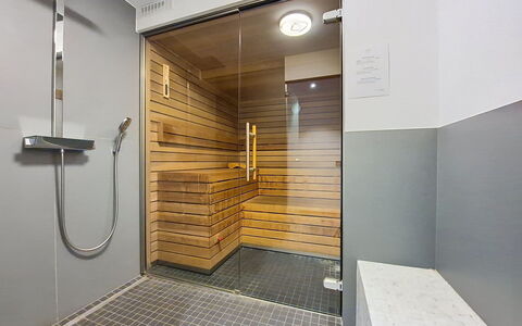 Grimentz 630: Piso, Suelo, Diseño De Interiores, Arreglo De Tubería, Techo, Plomería, Loseta, Baño, Ducha, Vaso