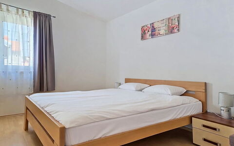 Marija: Cama, Habitación, Mueble, Lecho, Diseño De Interiores, Sábana, Suelo, Madera, Piso, Habitación