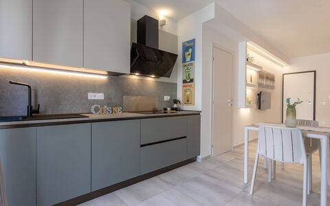 Perla Blu: Cocina, Mostrador, Diseño De Interiores, Aparato De Cocina, Electrodoméstico, Gabinetes, Piso, Mueble, Techo, Suelo