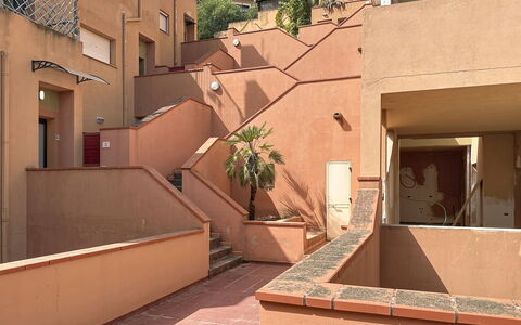 Habitat: Arquitectura, Barrio Residencial, Departamento, Casa, Diseño Urbano, Escalera, Balcón, Diseño, Yeso