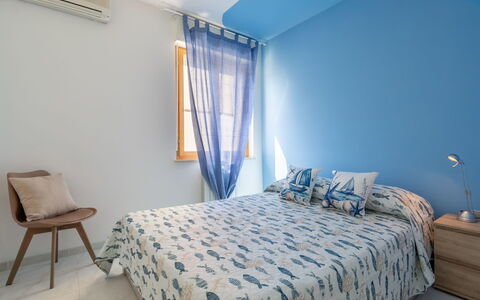 Mariposa: Azul, Diseño De Interiores, Mueble, Piso, Suelo, Habitación, Pared, Cama, Madera, Techo