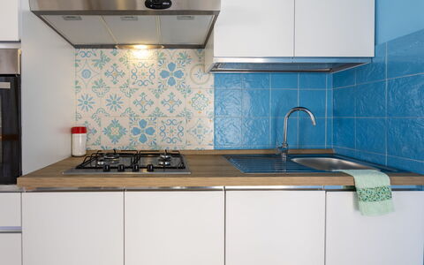 Mariposa: Cocina, Electrodoméstico, Piso, Aparato De Cocina, Mostrador, Suelo, Estufa De Cocina, Estufa, Fregadero, Diseño De Interiores