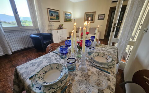 Alla Terrazza sul Fiume: Mueble, Vajilla, Mesa, Manteles, Comedor, Diseño De Interiores, Textil, Cocina Y Comedor Mesa, Utensilios Para Servir, Vajilla