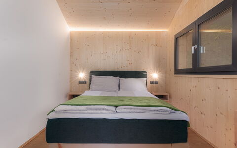 03 Nth029 Premium Chalet mit Sauna und Hot Tub: Diseño De Interiores, Techo, Habitación, Suelo, Habitación, Madera Dura, Manchas De Madera, Lámpara, Marco De La Cama, Lecho