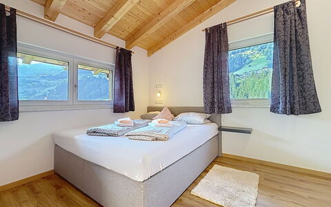 Alpenblick: Diseño De Interiores, Techo, Casa, Habitación, Manchas De Madera, Madera Dura, Habitación, Hotel, Cama, Suelos De Madera