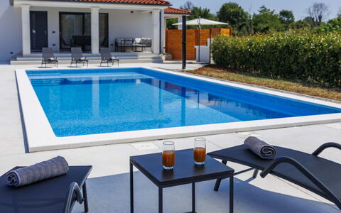 Eroa: Piscina, Recurso, Mueble Para Exteriores, Material Compuesto, Eco Hotel, Ocio, Silla, Thermae, Villa, Sombra