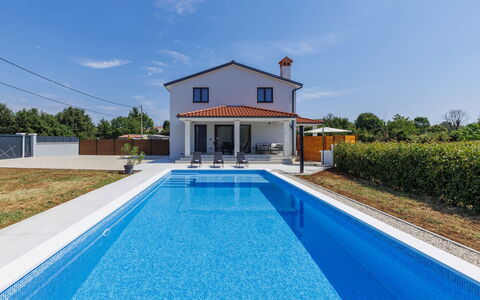 Eroa: Azul, Piscina, Casa, Material Compuesto, Inmuebles, Recurso, Eco Hotel, Villa, Fuente De Agua, Thermae