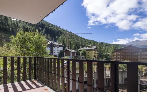 La Fiorera: Balcón, Departamento, Condominio, Alpes, Cerca, Pueblo De Montaña, Porche, Alerce