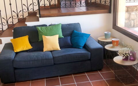 Villa Ulivi: Mueble, Diseño De Interiores, Piso, Sofá, Suelo, Madera, Sala, Habitación, Encendiendo, Mesa