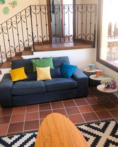 Villa Ulivi: Mueble, Diseño De Interiores, Piso, Sofá, Suelo, Madera, Sala, Habitación, Encendiendo, Mesa
