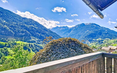 Alpenchalet Gundolf: Mueble, Diseño De Interiores, Silla, Piso, Mesa, Recurso, Suelo, Techo, Habitación, Eco Hotel
