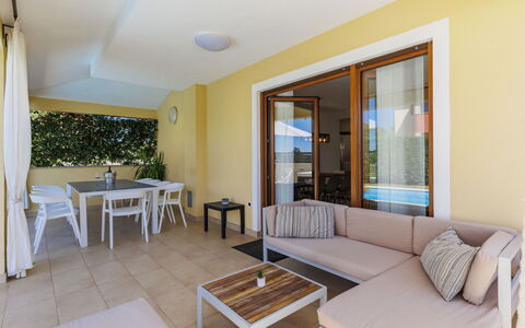 Matis: Mueble, Diseño De Interiores, Silla, Piso, Mesa, Recurso, Suelo, Techo, Habitación, Eco Hotel