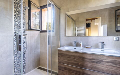Villa Salario: Arreglo De Tubería, Piso, Suelo, Diseño De Interiores, Baño, Mueble De Baño, Lavabo, Grifo, Plomería, Espejo