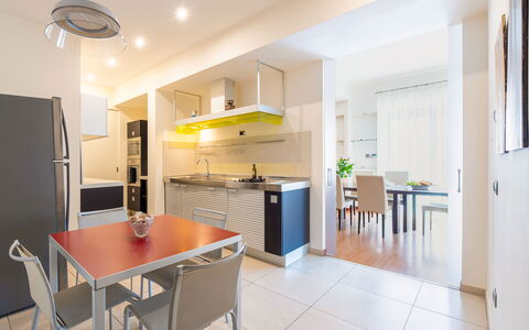 Lory House: Mueble, Diseño De Interiores, Piso, Cocina, Mostrador, Techo, Suelo, Cocina Y Comedor Mesa, Silla, Aparato De Cocina