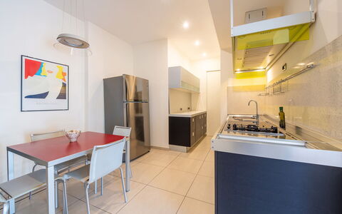 Lory House: Cocina, Piso, Diseño De Interiores, Mostrador, Aparato De Cocina, Electrodoméstico, Suelo, Madera, Techo, Mueble