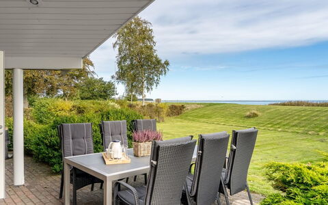 Heilo - from the Sea: Mueble, Mueble Para Exteriores, Mesa, Silla, Mesa Al Aire Libre, El Terreno Del Lote, Cocina Y Comedor Mesa, Jardín, Sombra, Patio