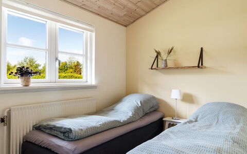 Heilo - from the Sea: Cama, Habitación, Pared, Diseño De Interiores, Sábana, Lecho, Madera, Suelo, Piso, Mueble