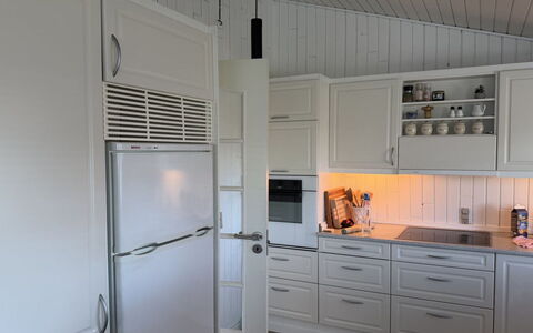 Grith - 740M to the Fjord: Aparato De Cocina, Cocina, Madera, Piso, Electrodoméstico, Gabinetes, Electrodoméstico, Suelo, Diseño De Interiores, Alacena