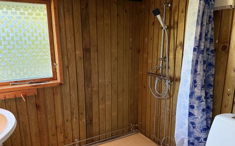 Grith - 740M to the Fjord: Madera, Piso, Suelo, Arreglo De Tubería, Baño, Diseño De Interiores, Plomería, Habitación, Manchas De Madera, Asiento Del Baño