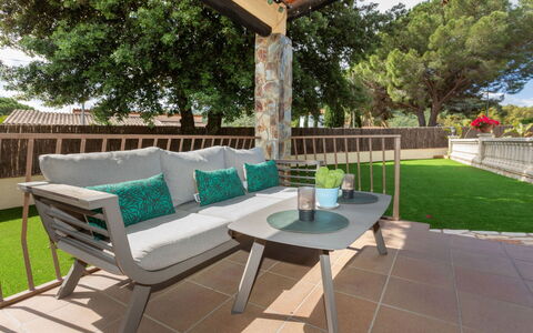 Marsa: Vegetación, Arbusto, Primavera, Cabaña, Jardín, Sombra, Patio Interior, Yarda, Silla