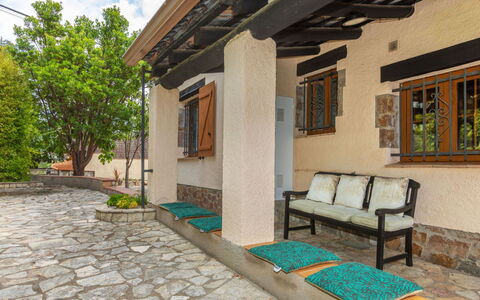 Marsa: Vegetación, Arbusto, Primavera, Cabaña, Jardín, Sombra, Patio Interior, Yarda, Silla