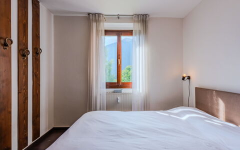 Nido del Brenta: Habitación, Cama, Pared, Diseño De Interiores, Madera, Piso, Suelo, Lecho, Sábana, Techo