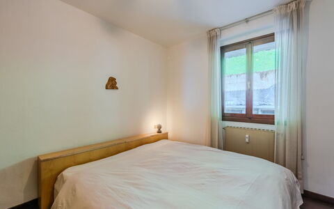 Nido del Brenta: Cama, Habitación, Pared, Diseño De Interiores, Madera, Piso, Sábana, Techo, Lecho, Suelo