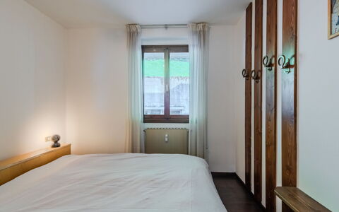 Nido del Brenta: Habitación, Cama, Pared, Madera, Diseño De Interiores, Lecho, Piso, Suelo, Sábana, Techo