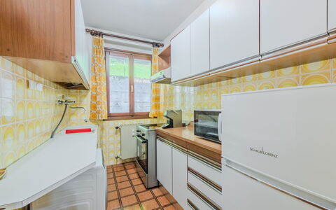 Nido del Brenta: Cocina, Piso, Electrodoméstico, Diseño De Interiores, Suelo, Aparato De Cocina, Mostrador, Techo, Habitación, Loseta