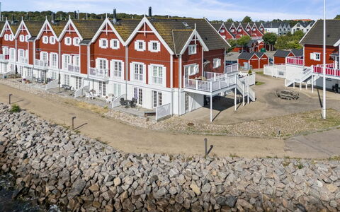 Loan - 10M to the Fjord: Agua, Camino Acuático, Canal, Barco, Watercraft, Costeras Y Los Accidentes Geográficos Oceánico, Mar, Muelle, Costa, Centro De Deportes Acuáticos