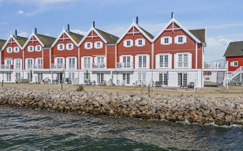 Loan - 10M to the Fjord: Agua, Camino Acuático, Canal, Barco, Watercraft, Costeras Y Los Accidentes Geográficos Oceánico, Mar, Muelle, Costa, Centro De Deportes Acuáticos