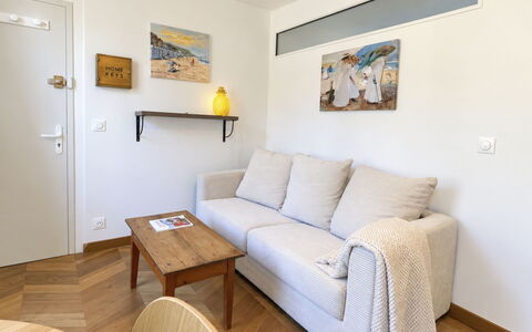 Le Petit Trouville: Techo, Casa, Barrio Residencial, Casa, Inmuebles, Cabaña, Diseño