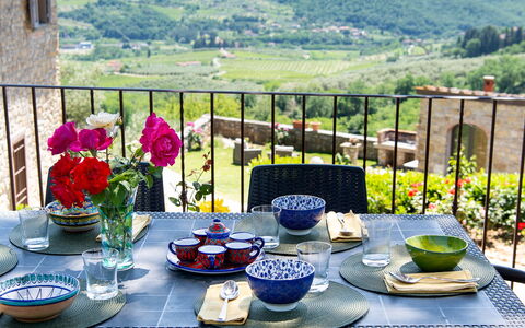 Villa Casabada: Mueble, Mesa, Silla, Mueble Para Exteriores, Vajilla, Mesa Al Aire Libre, Cocina Y Comedor Mesa, Manteles, Restaurante, Comedor