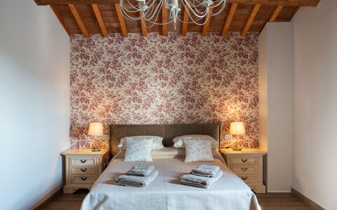 Villa Casabada: Mueble, Diseño De Interiores, Pared, Habitación, Madera, Cama, Sábana, Piso, Suelo, Linos