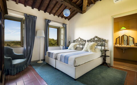 Villa Bellaria, Private Pool, Bolgheri: Pared, Mueble, Casa, Diseño De Interiores, Habitación, Habitación, Cama, Linos, Recurso, Marco De La Cama