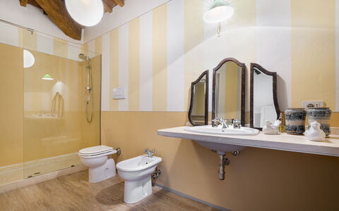 Villa Bellaria, Private Pool, Bolgheri: Piso, Diseño De Interiores, Arreglo De Tubería, Suelo, Techo, Grifo, Plomería, Baño, Lavabo, Casa
