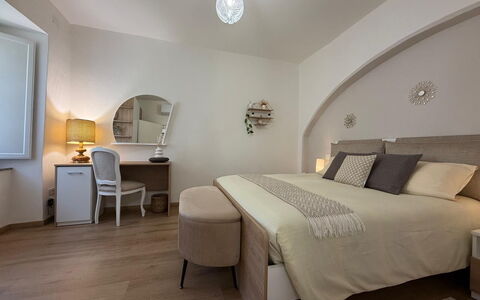 Casa di Mario: Diseño De Interiores, Mueble, Habitación, Cama, Madera, Techo, Piso, Suelo, Habitación, Textil