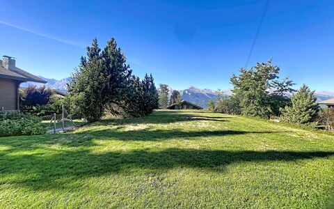 Les Naines Brunes: Hierba, Verde, Paisaje, Colina, Pradera, El Terreno Del Lote, Llanura, Césped, Cordillera, Hill Station