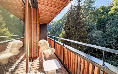Selva 42: Madera, Balcón, Manchas De Madera, Madera Dura, La Luz Del Día, Alerce, Porche, Pretil