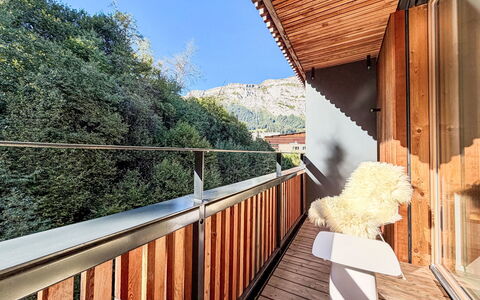 Selva 42: Madera, Balcón, Manchas De Madera, Madera Dura, Eco Hotel, Tablón, Madera Contrachapada, La Luz Del Día, Porche, Pueblo De Montaña