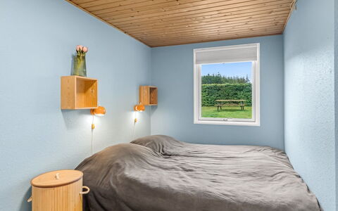 Thorine - 800M from the Sea: Pared, Habitación, Madera, Diseño De Interiores, Techo, Cama, Sábana, Suelo, Lecho, Piso