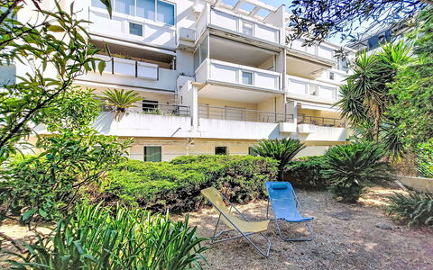 Virginie: Departamento, Barrio Residencial, Condominio, Balcón, Sombra, Hotel, Villa
