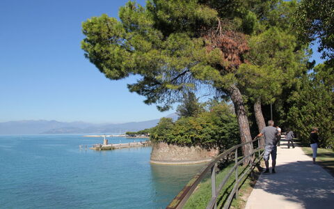 Peschiera del Garda 689: Cuerpo De Agua, Costeras Y Los Accidentes Geográficos Oceánico, Costa, Banco, Mar, Lago, Oceano, Zona Tropical, Apuntalar, Sonido