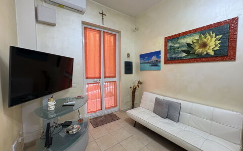 Appartamento Il Vulcano: Piso, Suelo, Diseño De Interiores, Habitación, Departamento, Mueble, Techo, Marco, Sofá, Sala