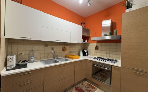 Appartamento Il Vulcano: Cocina, Aparato De Cocina, Mostrador, Gabinetes, Electrodoméstico, Piso, Mueble, Diseño De Interiores, Madera, Estufa De Cocina